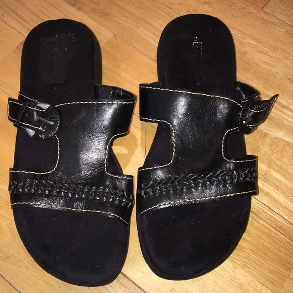 Black sandals with a very low heel 👌👓 - Picture 1 of 5